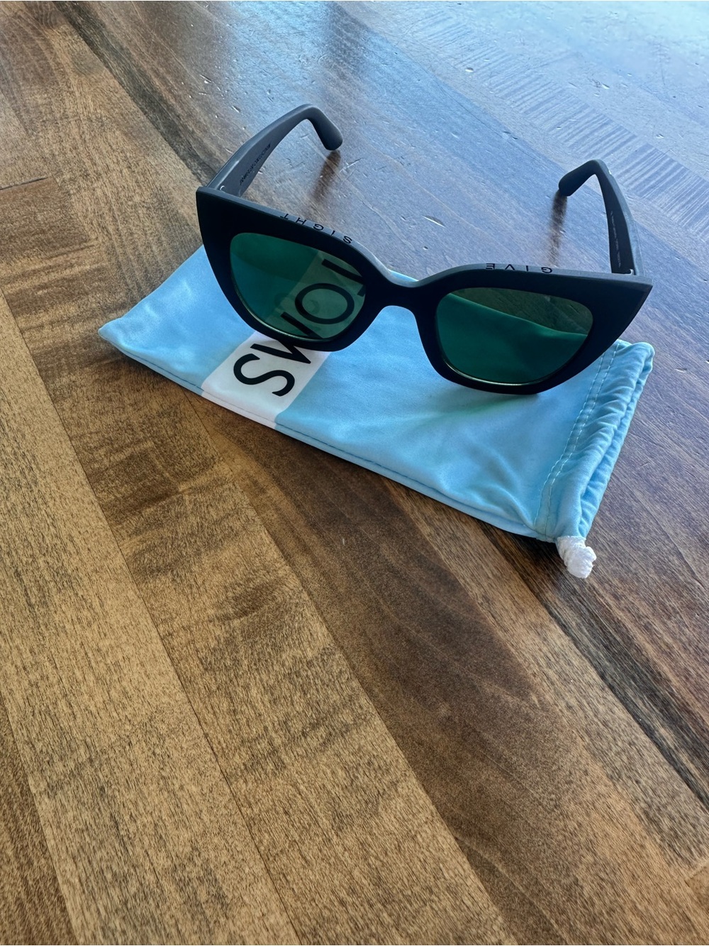 Toms Black Cat-Eye Sunglasses with Green Lenses Sydney Travel Collection